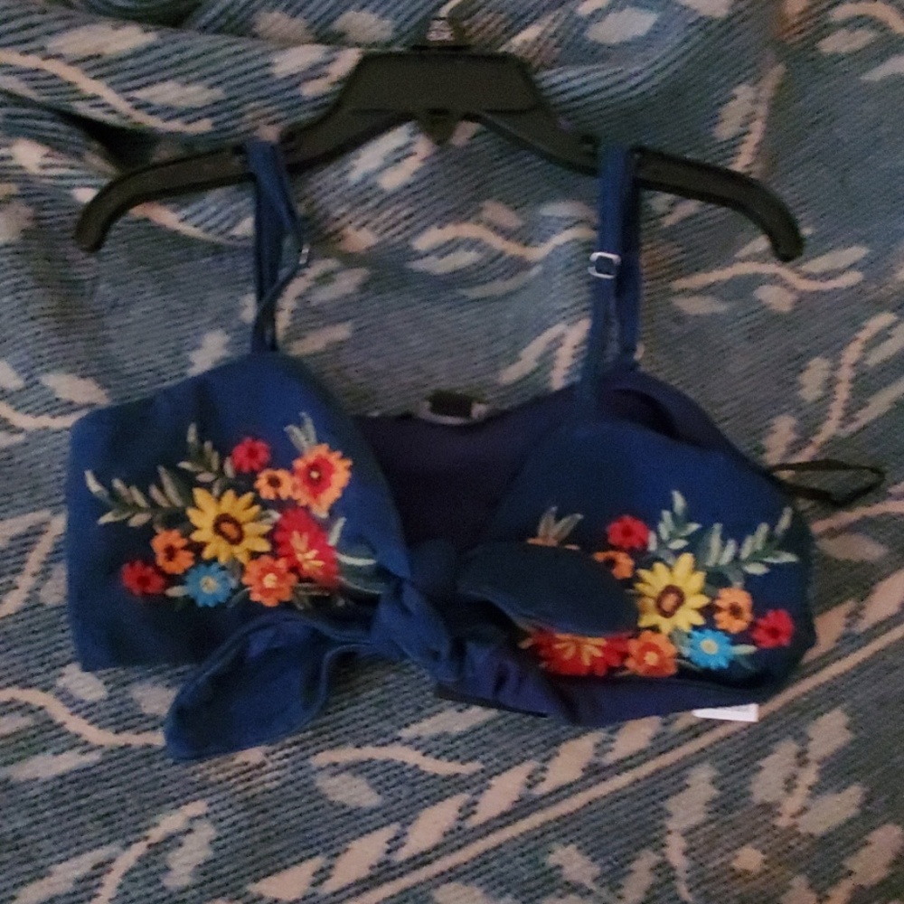 Crop, bra type